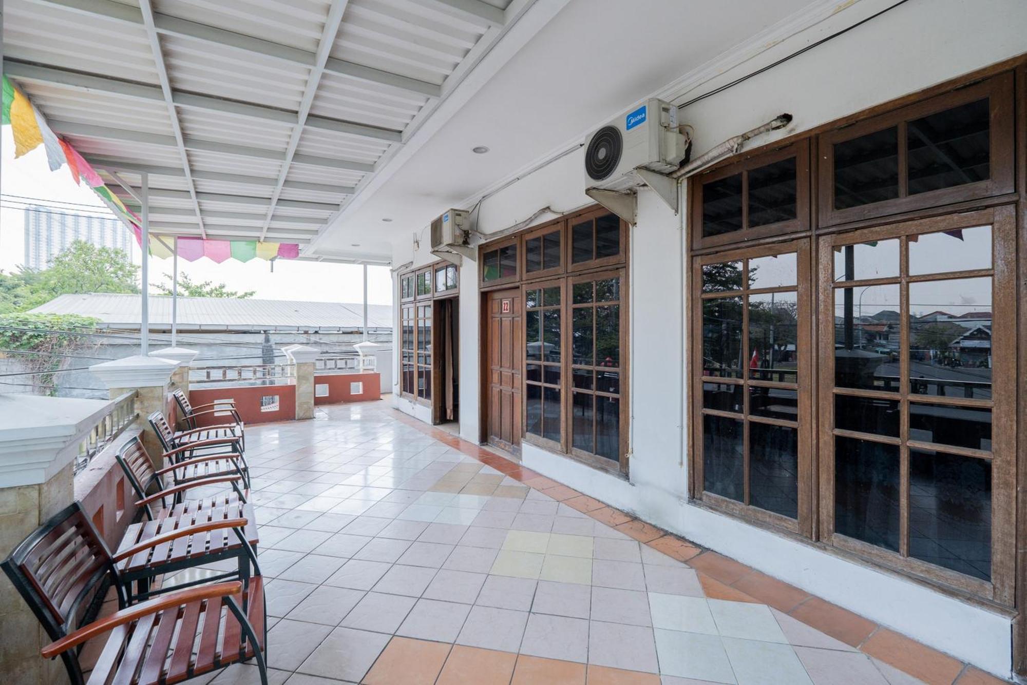 RedDoorz Plus @ Gunungsari Surabaya Kedurus Exterior foto