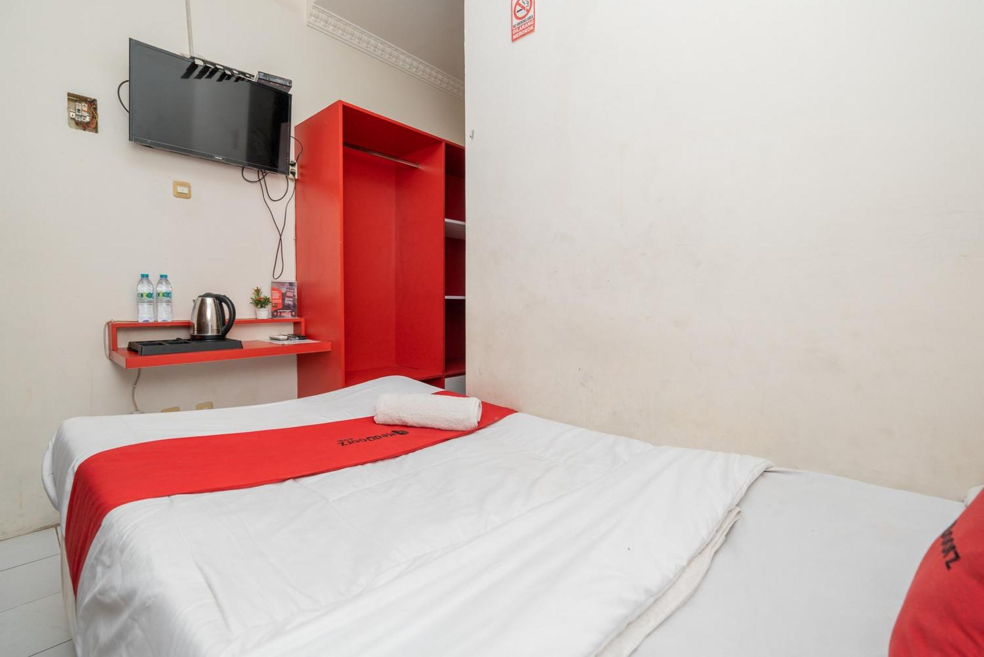 RedDoorz Plus @ Gunungsari Surabaya Kedurus Exterior foto
