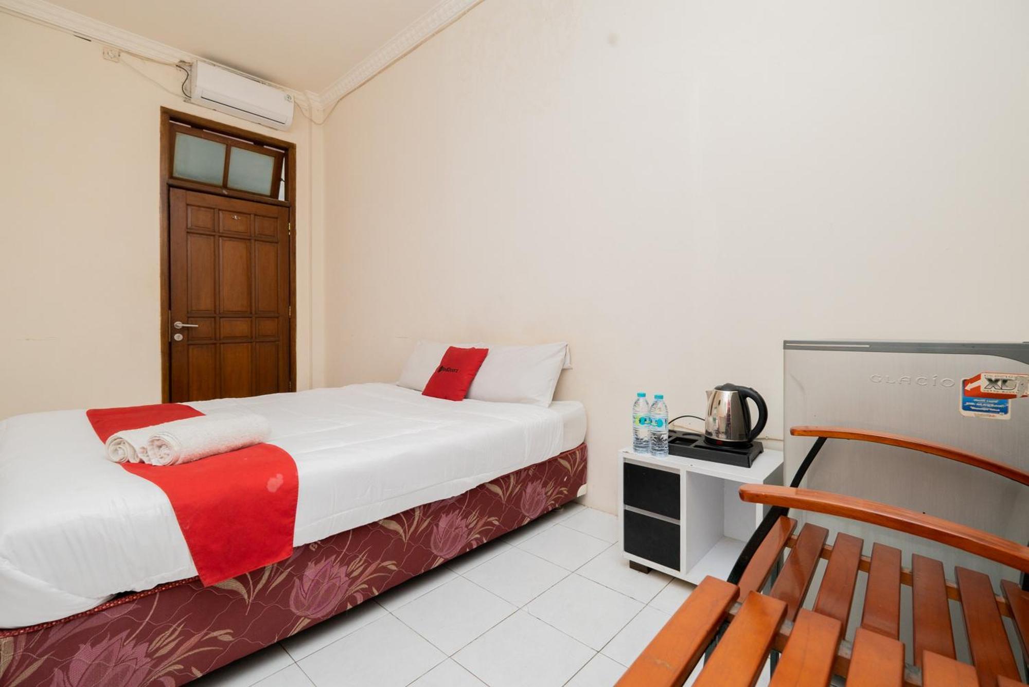 RedDoorz Plus @ Gunungsari Surabaya Kedurus Exterior foto